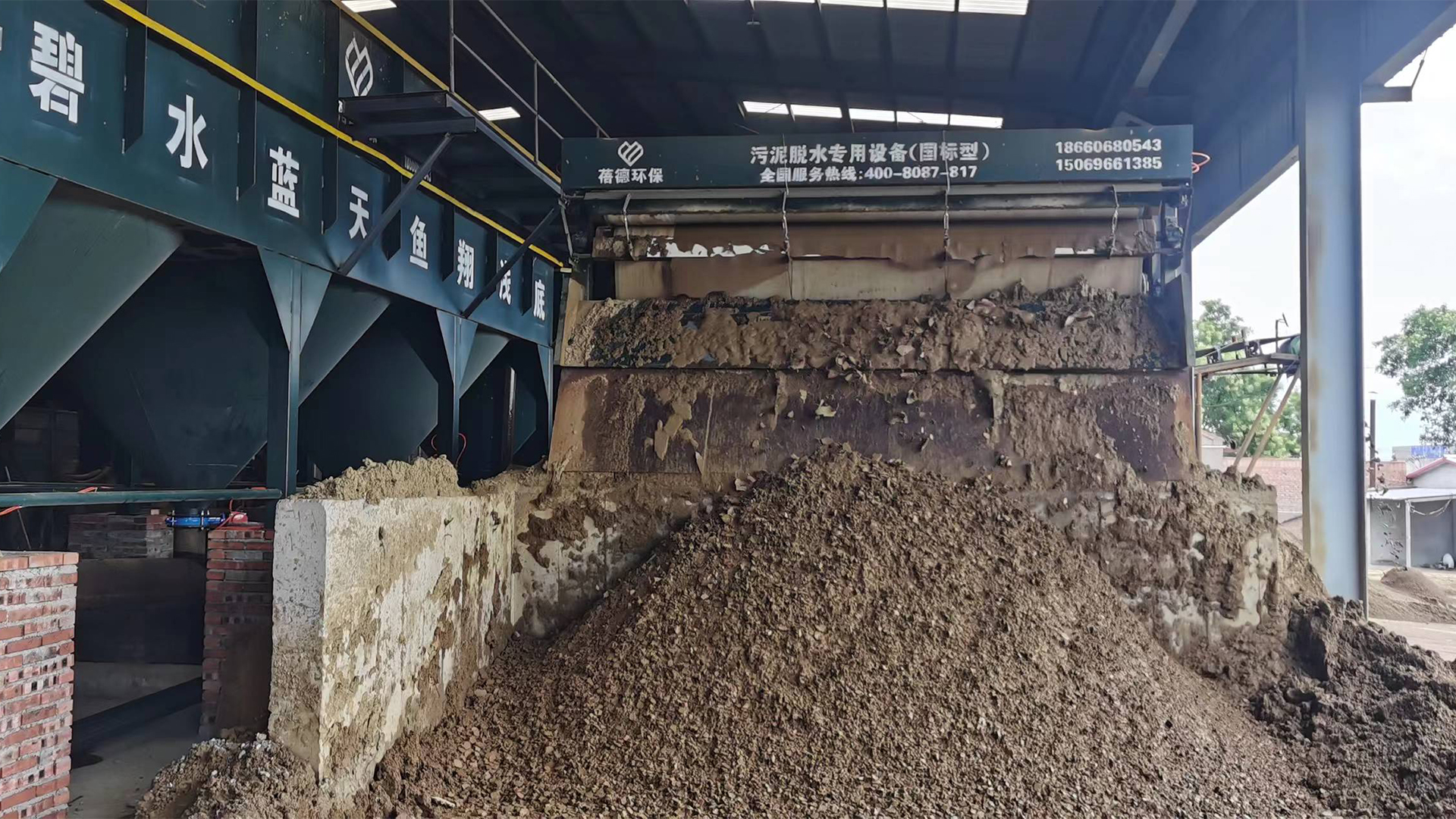 沙場污泥脫水機(jī)目前已經(jīng)成為洗沙場必備..